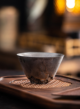 缘宿鎏金铁锈釉山峦品茗杯茶杯主人杯陶瓷杯单杯新中式茶室定logo