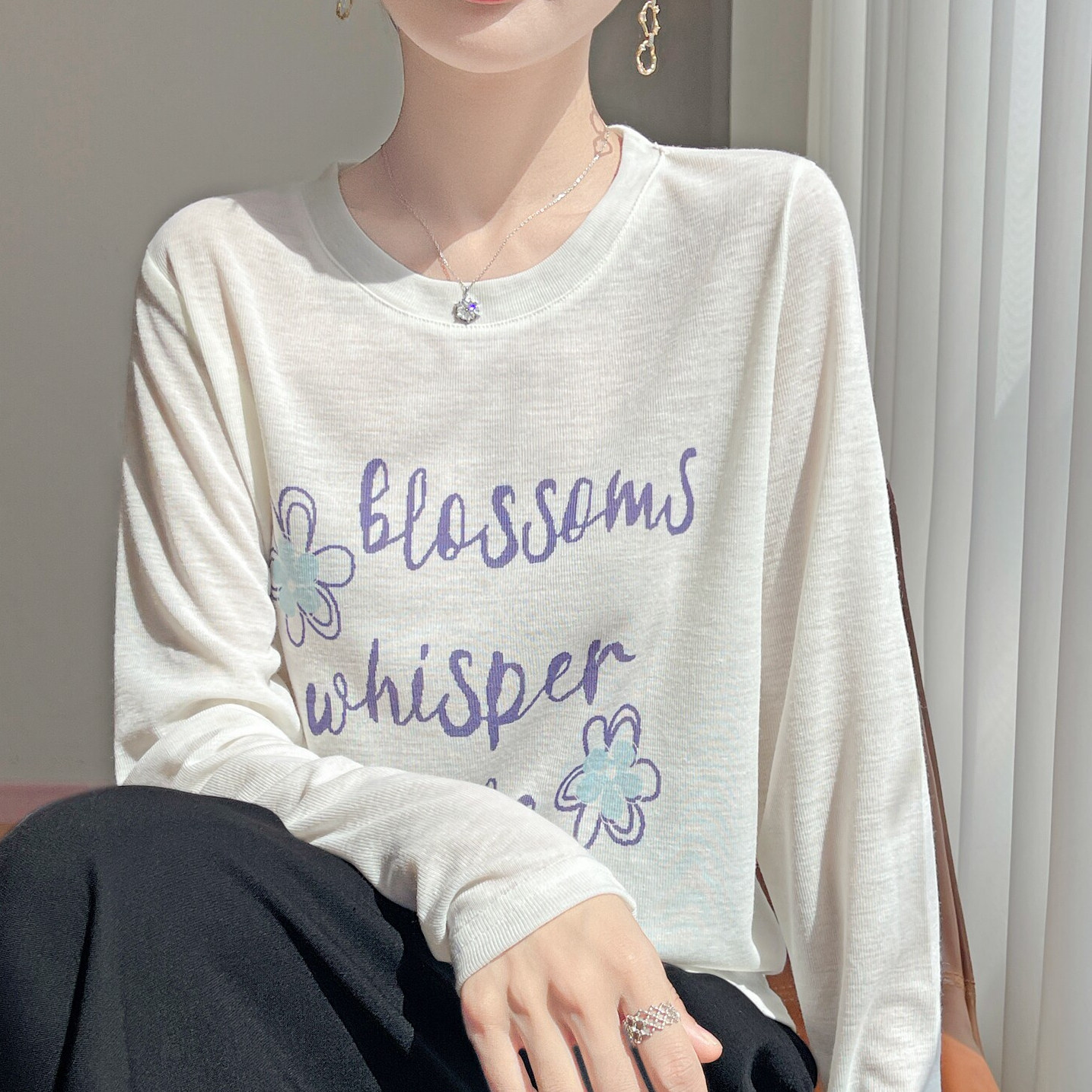 早秋白色韩系简约薄款针织衫女字母印花长袖T恤圆领显瘦休闲上衣