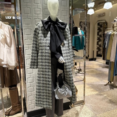 年会战袍~LB超人气 法式分割 翻V领收腰金边大理石纽扣长款大衣