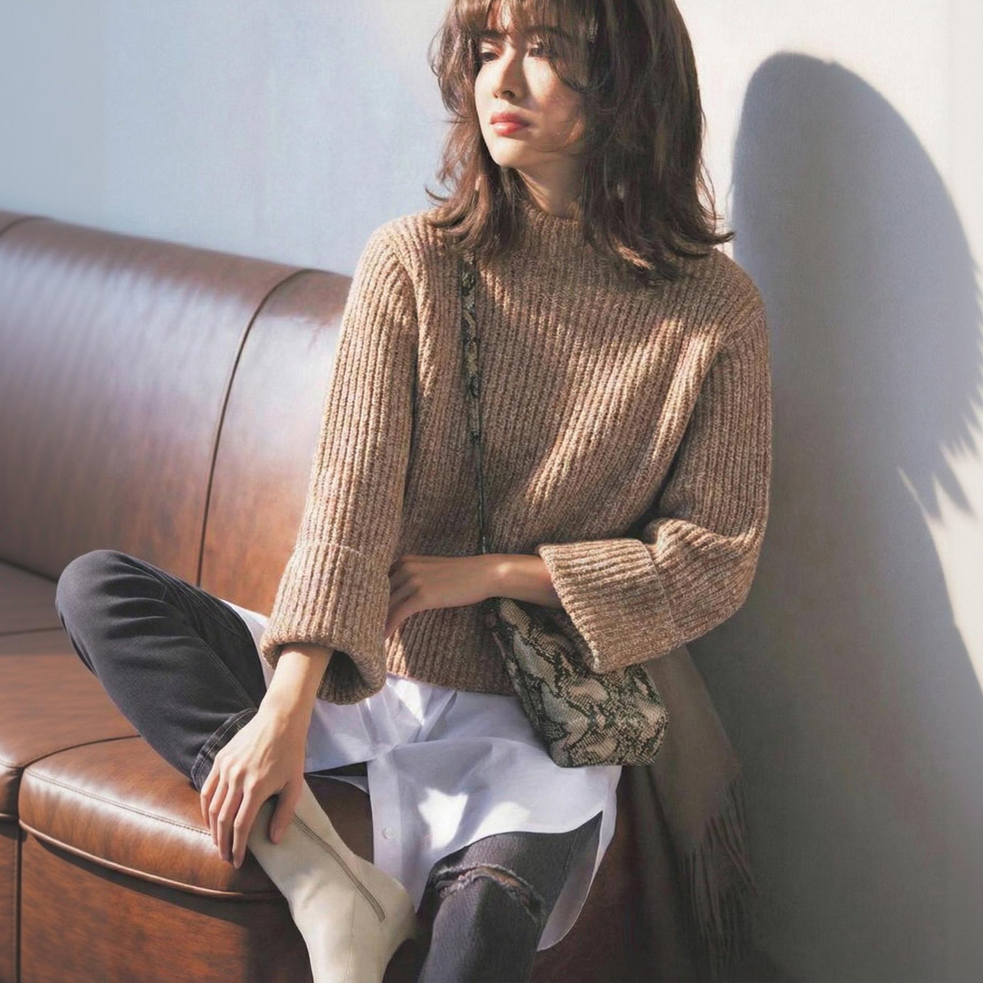 当代迷人智感 MO家~温暖醇厚 半高领卷袖坑条毛衣+背心 两件套装