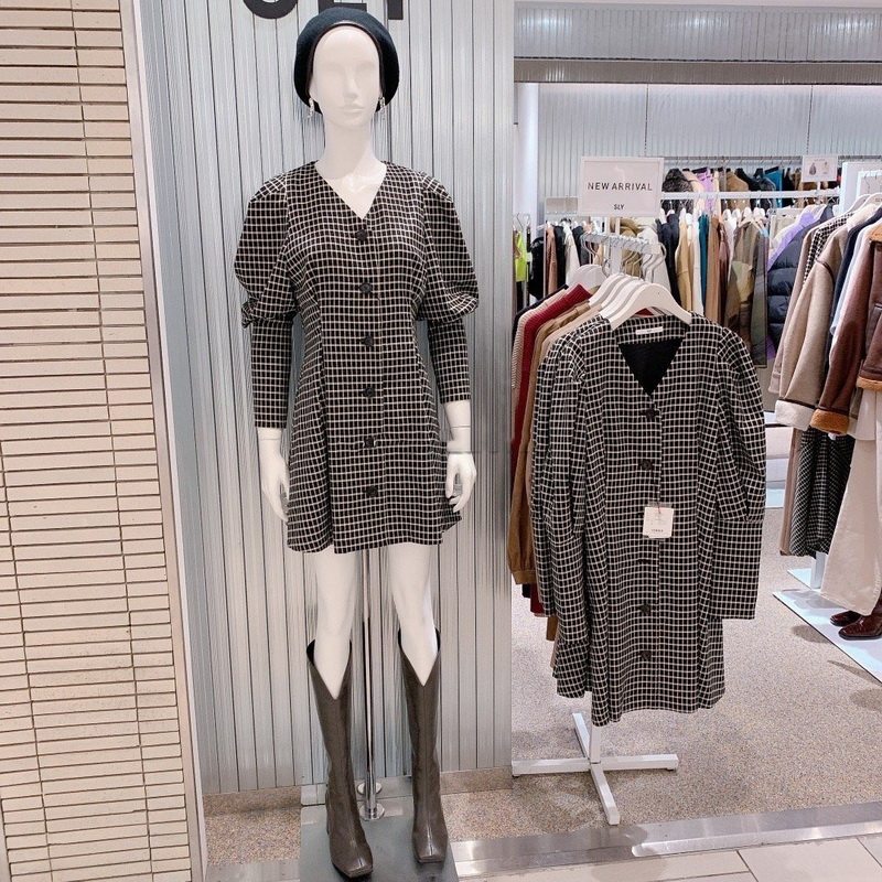 抢！少量！正！法式复古 敲精致 21秋冬格纹褶皱泡泡袖V领连衣裙