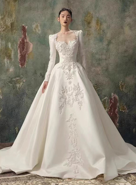 缎面法式宫廷主婚纱新娘2023冬新款长袖迎宾纱高级感旅拍出门轻纱