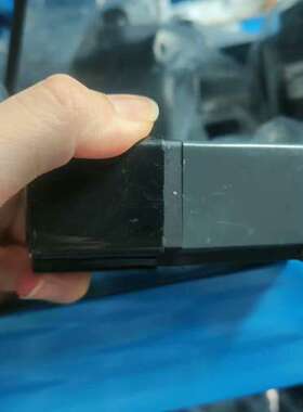 售前伺服马达HC-MFS13D 成色如图 功能完好。外壳有轻