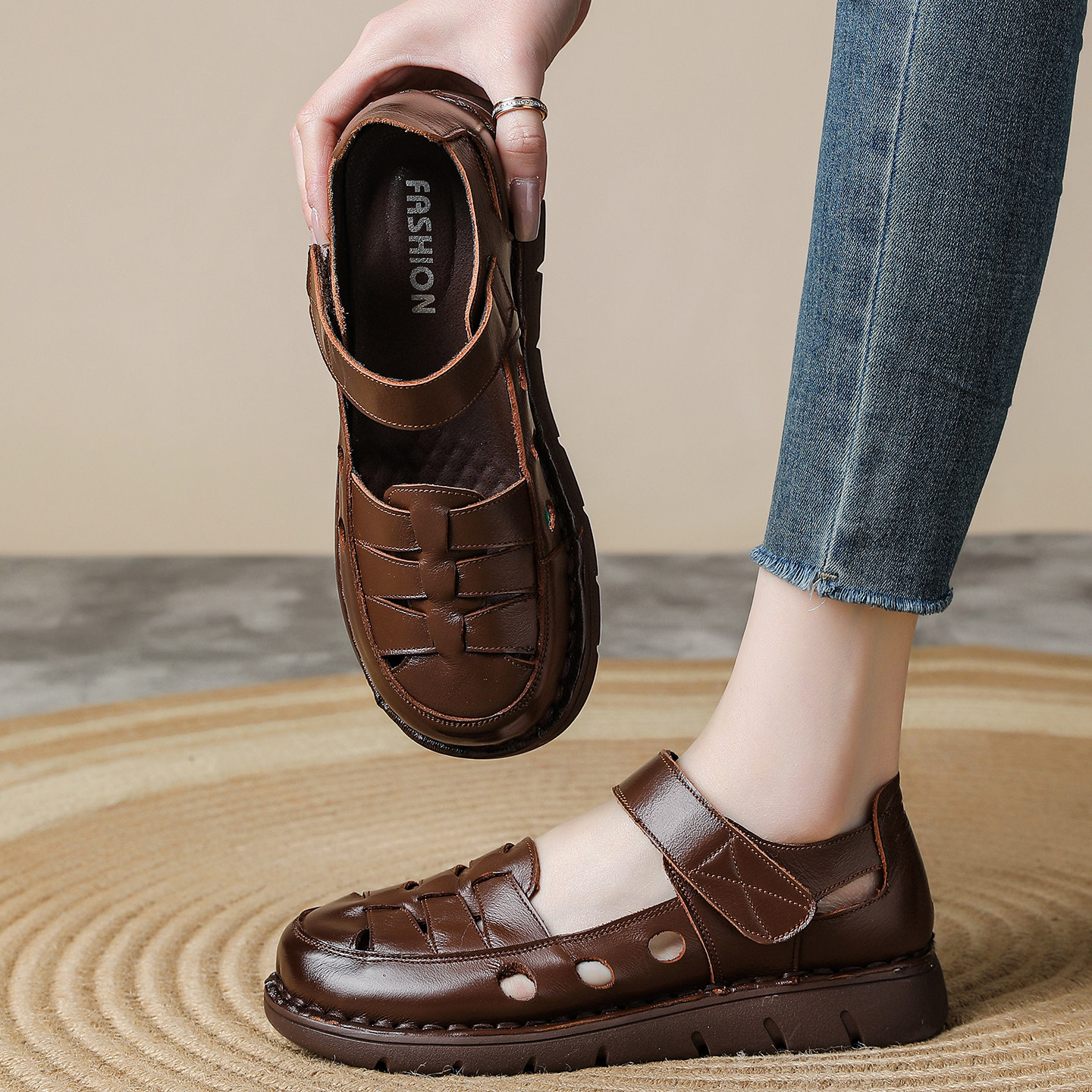 真牛皮复古坡跟凉鞋夏季软底防滑妈妈鞋宽胖脚松糕厚底罗马凉鞋女