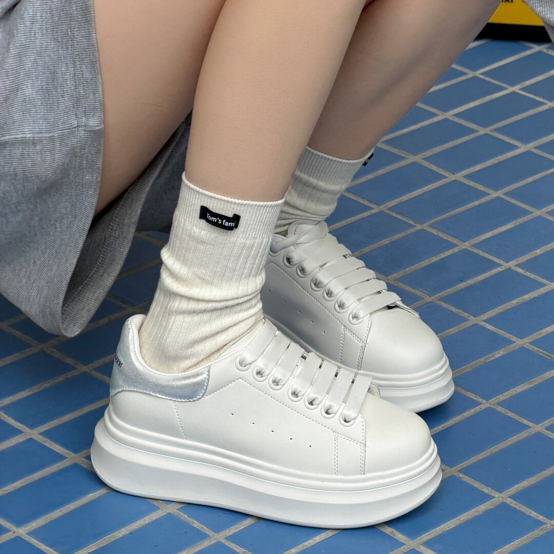 恋典真皮小白鞋女2026春夏新款显脚小厚底增高轻便运动休闲板鞋潮