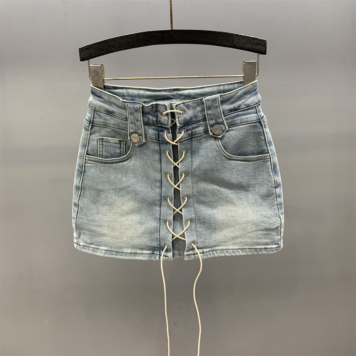 水洗复古牛仔半身裙女2026年春夏新款设计感绑带紧身辣妹包臀短裙