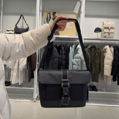 斐乐中性休闲时尚挎包F13M613107F