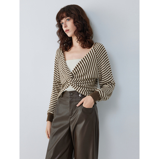 ELLE设计感条纹V领针织衫女2025秋新款扭结收腰休闲通勤软糯毛衫