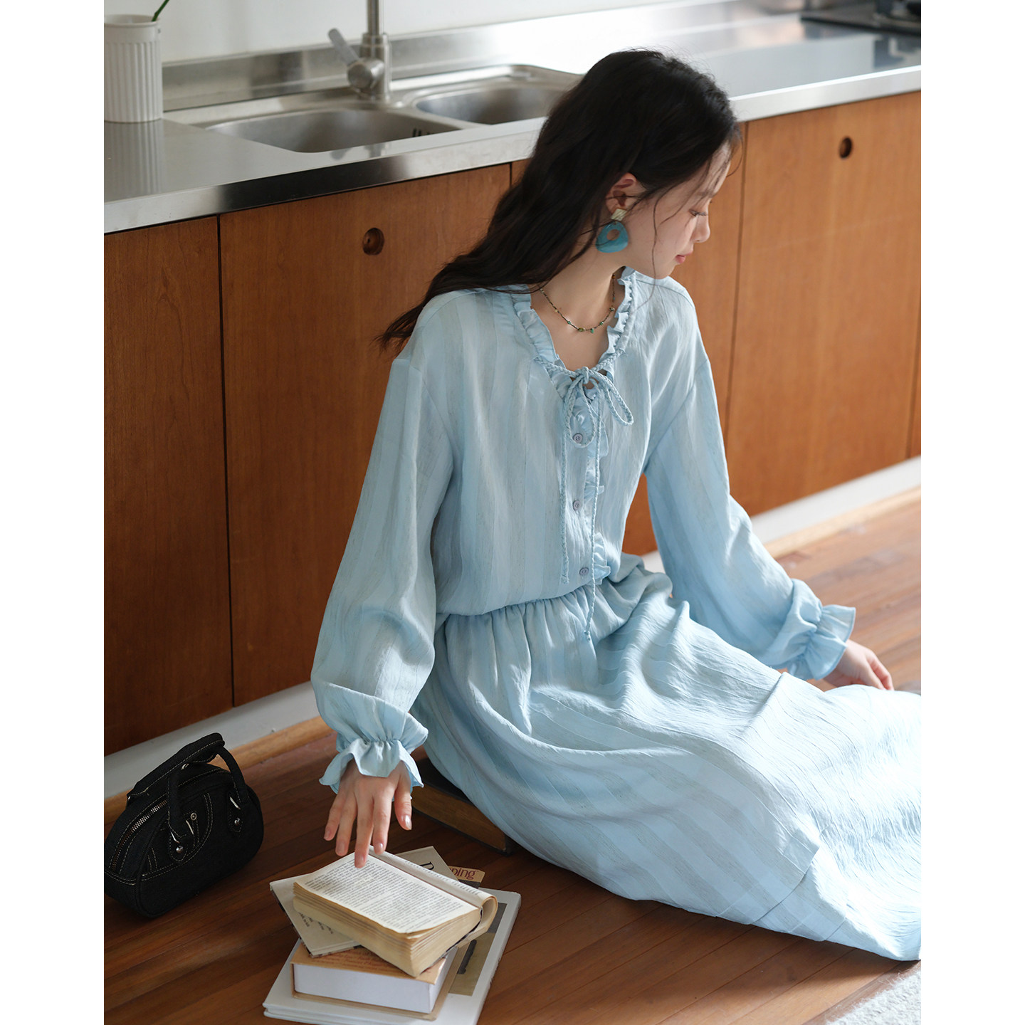 谜秀浅蓝条纹亚麻套装女2025秋季木耳边V领麻花绳气质两件套女秋MXE41T0700