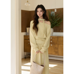 谜秀黄色斜肩飘带卫衣+半身裙春夏休闲显瘦高级感上衣MXE11T1489