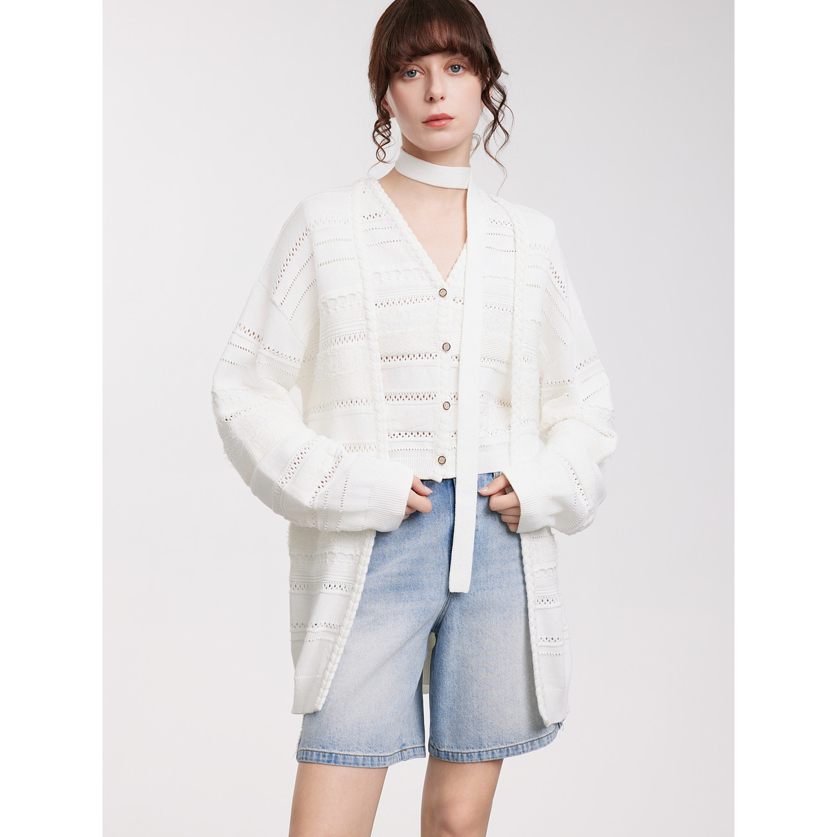 ELLE白色设计感V领时髦针织开衫女2025春季毛衣