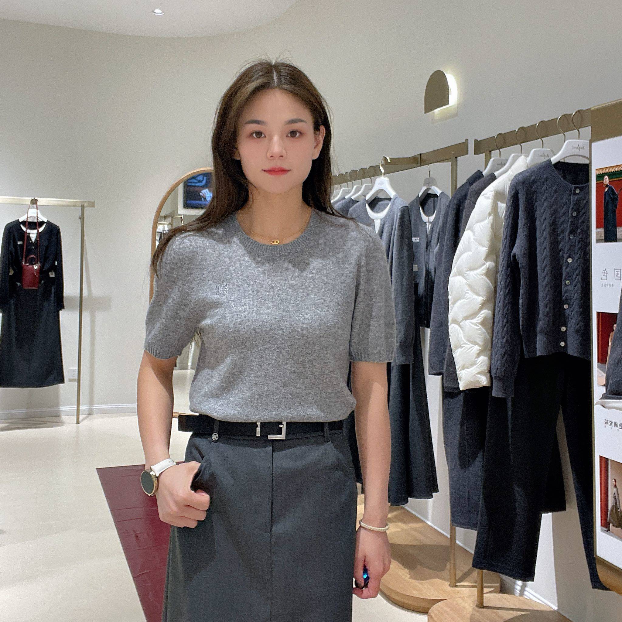 伊芙丽女士时尚简约针织衫1FA231312