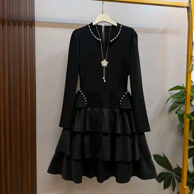 设计感重工钉珠法式蛋糕裙2026新款胖妹妹气质显瘦连衣裙大码女装