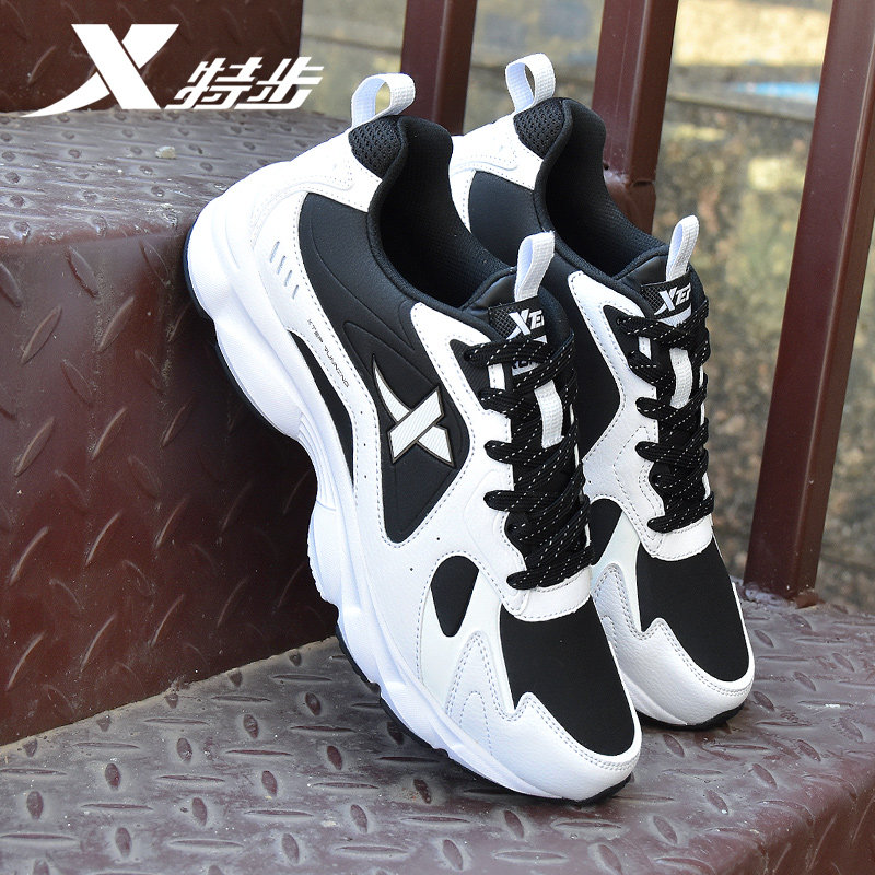 特步皮面防水跑步鞋男