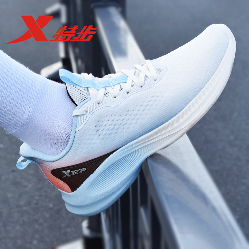 特步男鞋致轻透气跑步鞋男2023春季新款运动鞋软底减震轻便休闲鞋