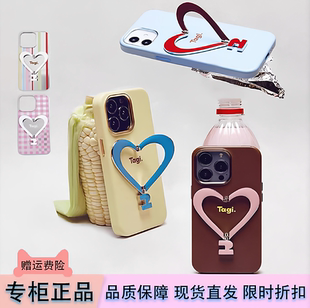 Tagi.《让人开心》金属支架皮质爱心手机壳适用于iPhone16promax