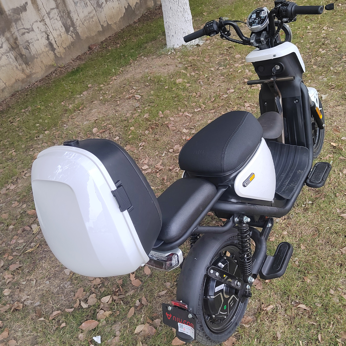 小牛电动车U1one后备箱靠背尾箱储物箱子可放半盔