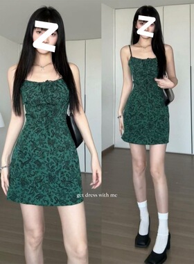 绿色无袖吊带碎花连衣裙子女夏季2024新款小个子茶歇法式梨形身材