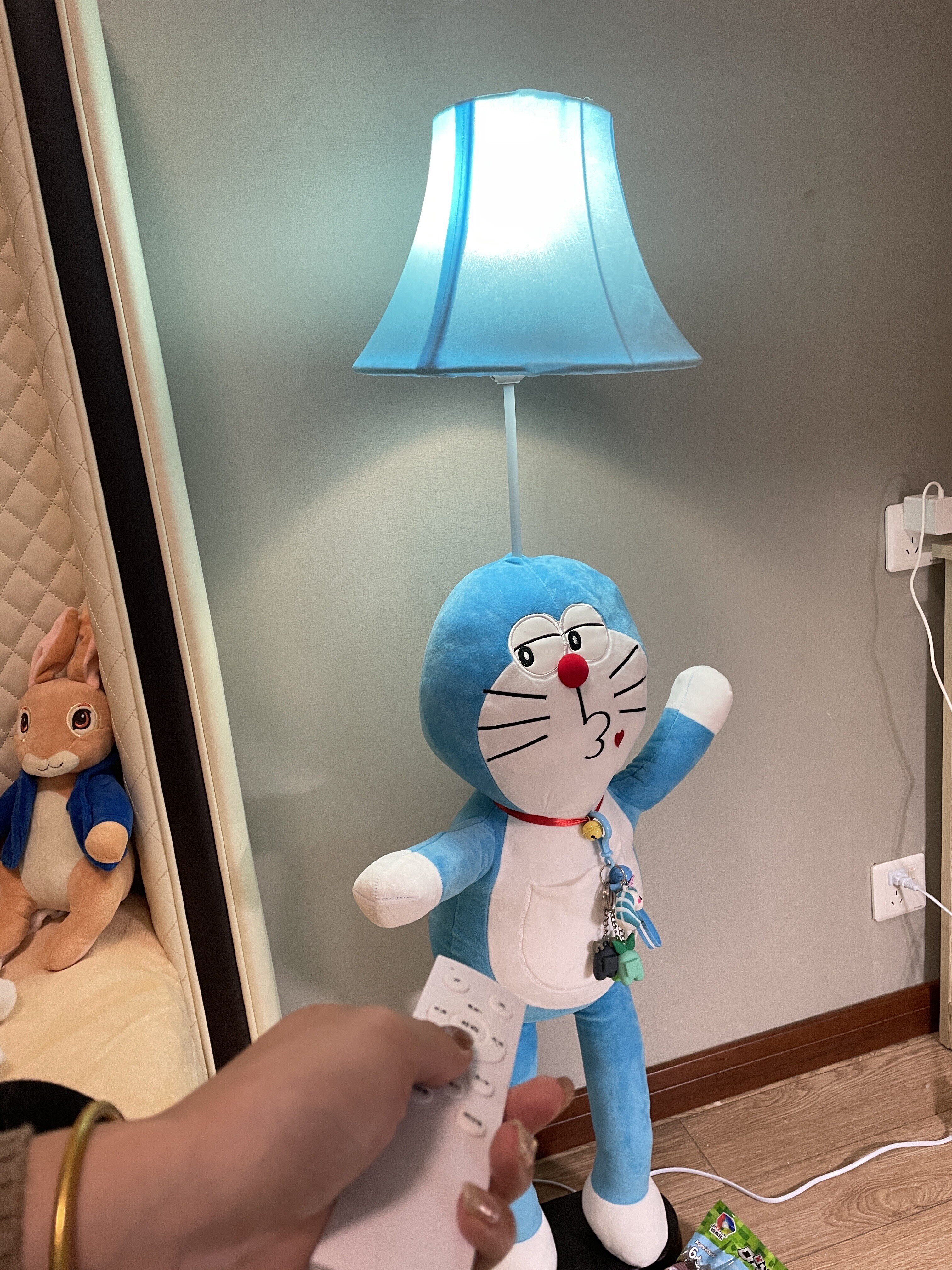 led落地灯现代简约儿童房床头装饰灯北欧家用客厅灯卧室灯灯具