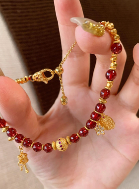 新春天然红石榴石串珠手链女小众扎吉拉姆手串本命年红色古法金女