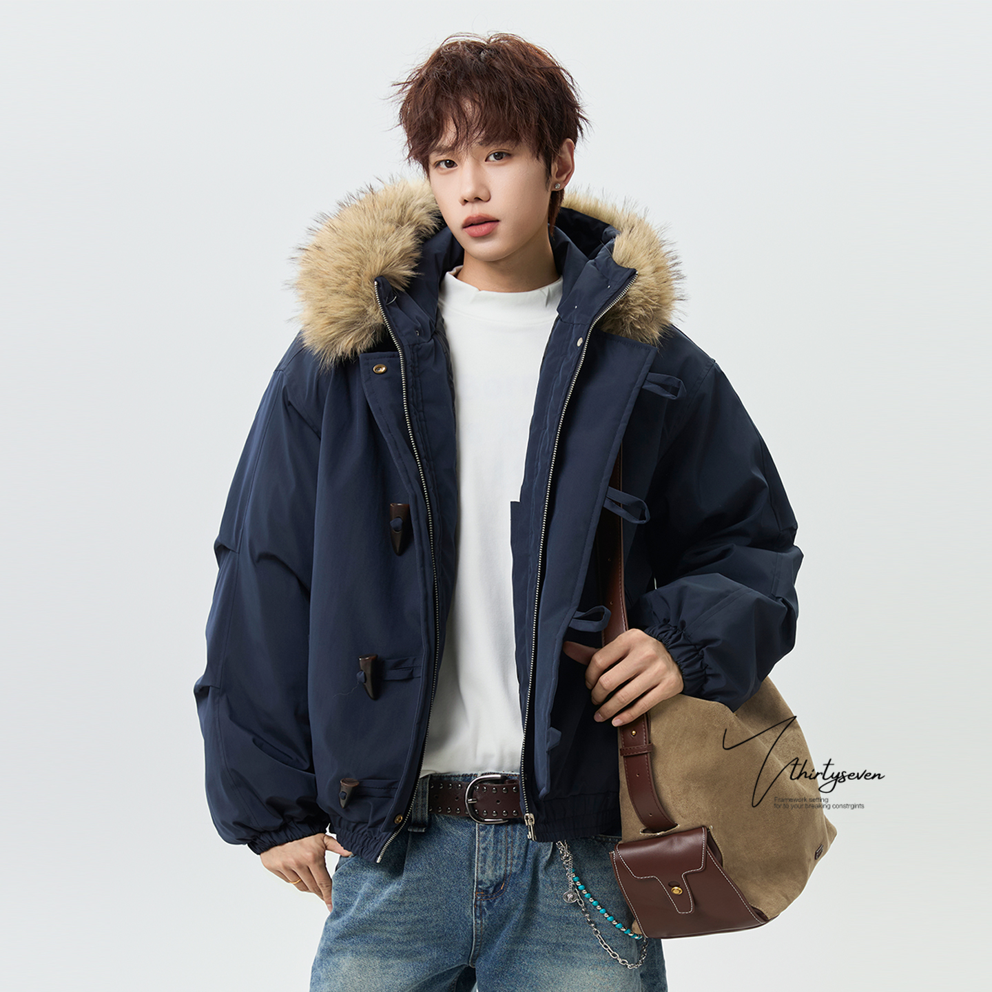 V37美式复古毛领牛角扣棉衣