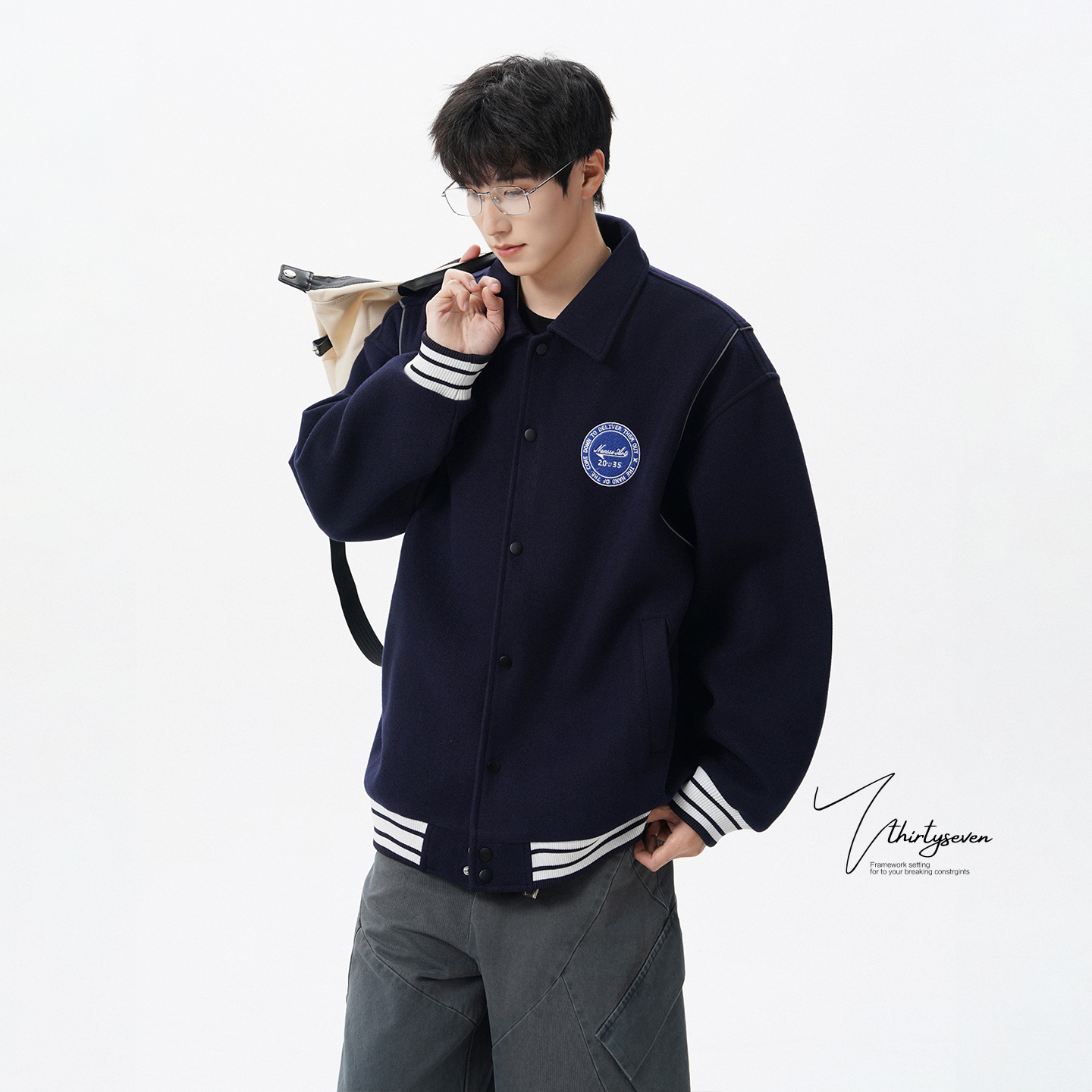 美式藏青色学院风棒球服