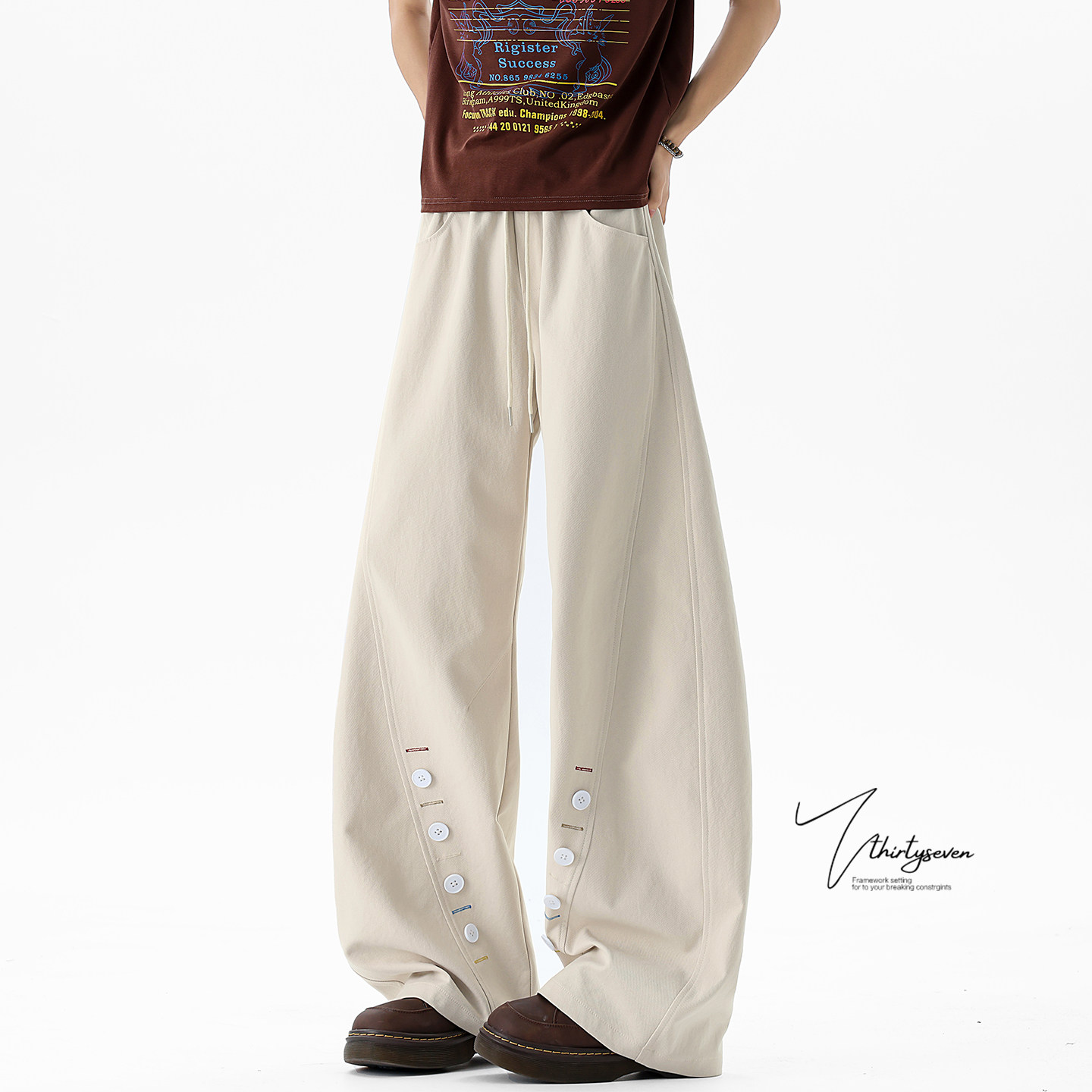 V37美式设计感纽扣装饰阔腿休闲裤男夏高街cleanfit杏色弯刀长裤
