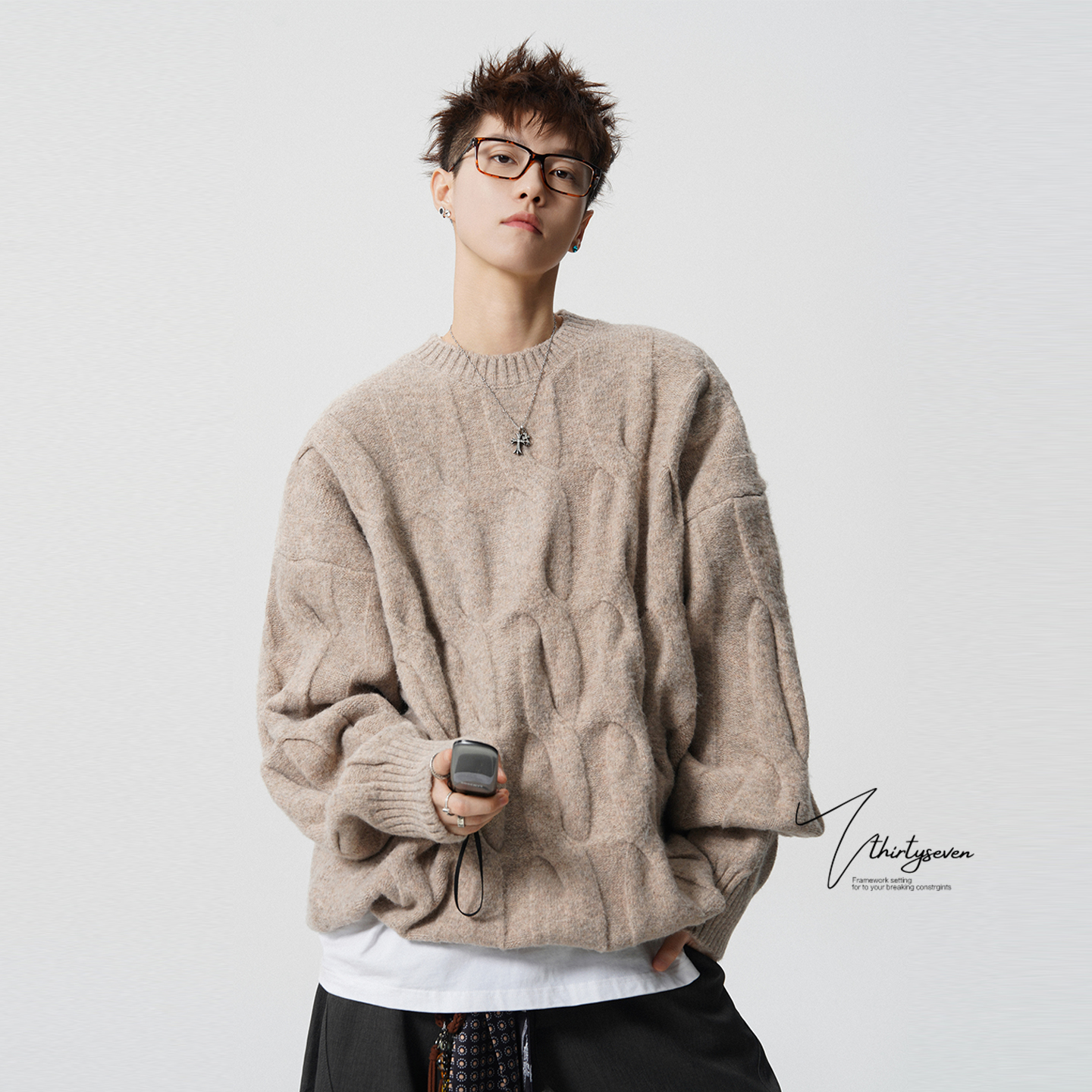 美式潮牌卡其色绞花圆领针织衫