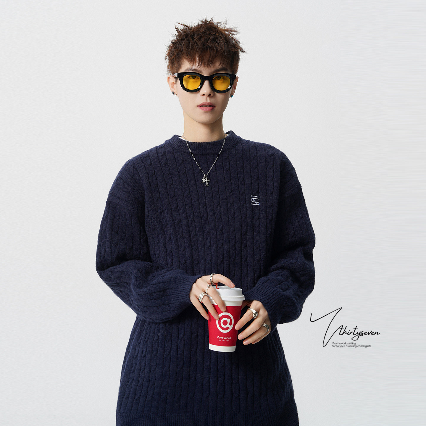 V37美式复古藏青色麻花纹理圆领毛衣男春高街小众宽松情侣针织衫