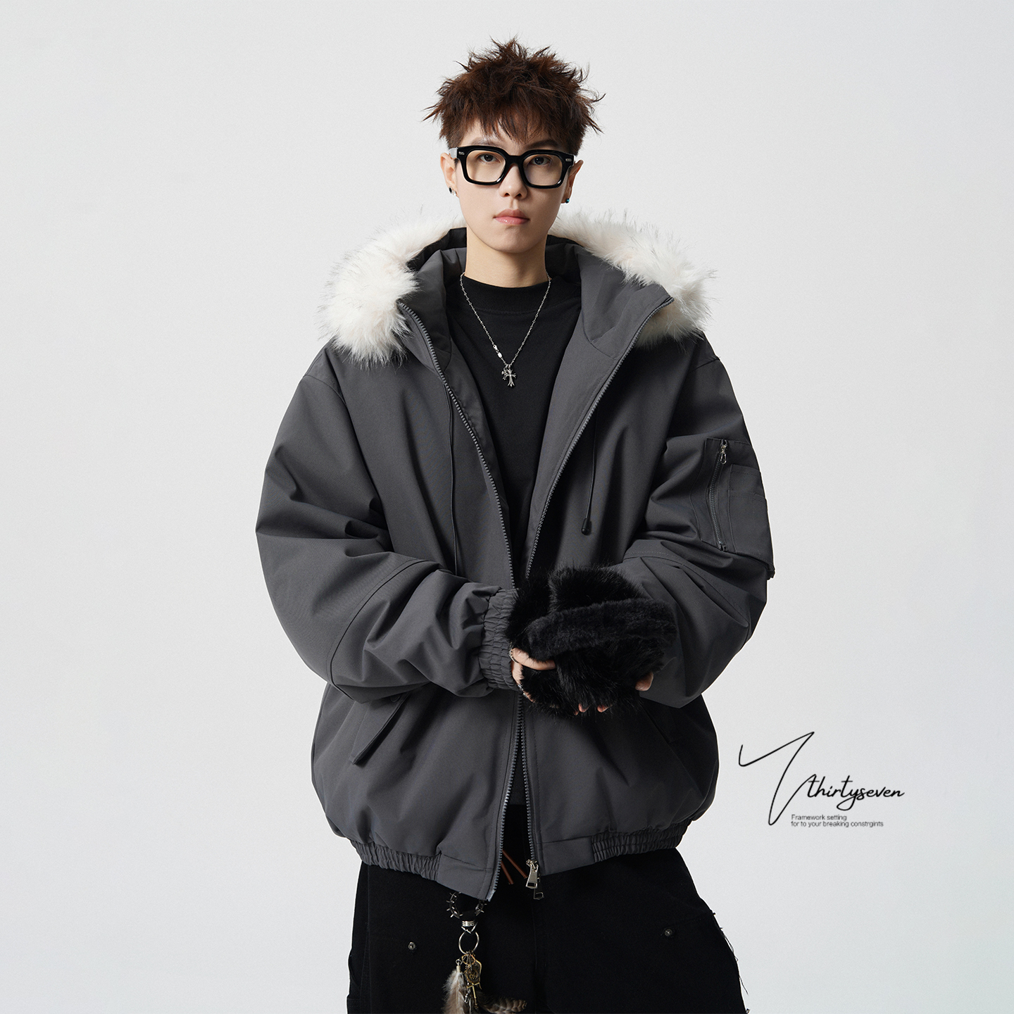 V37美式复古拼接纯色毛领棉服