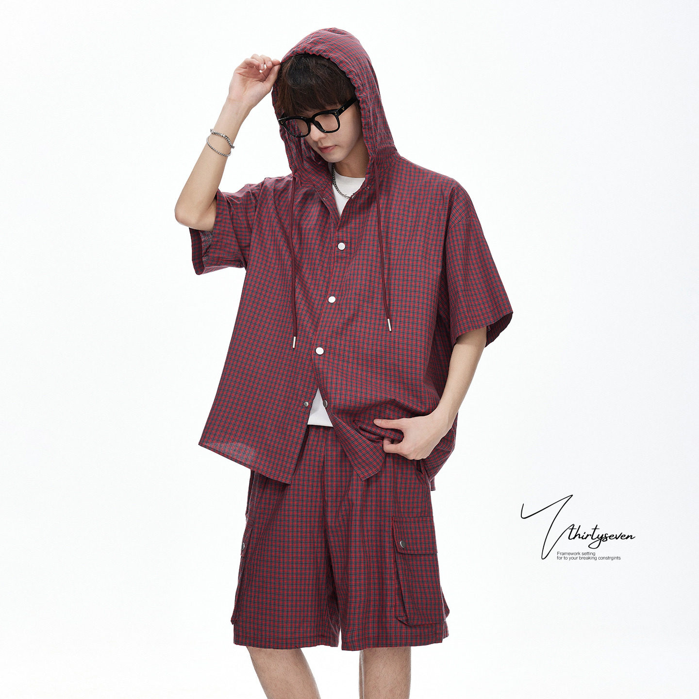 V37运动套装男款2026春季新款设计感户外宽松连帽短袖短裤两件套