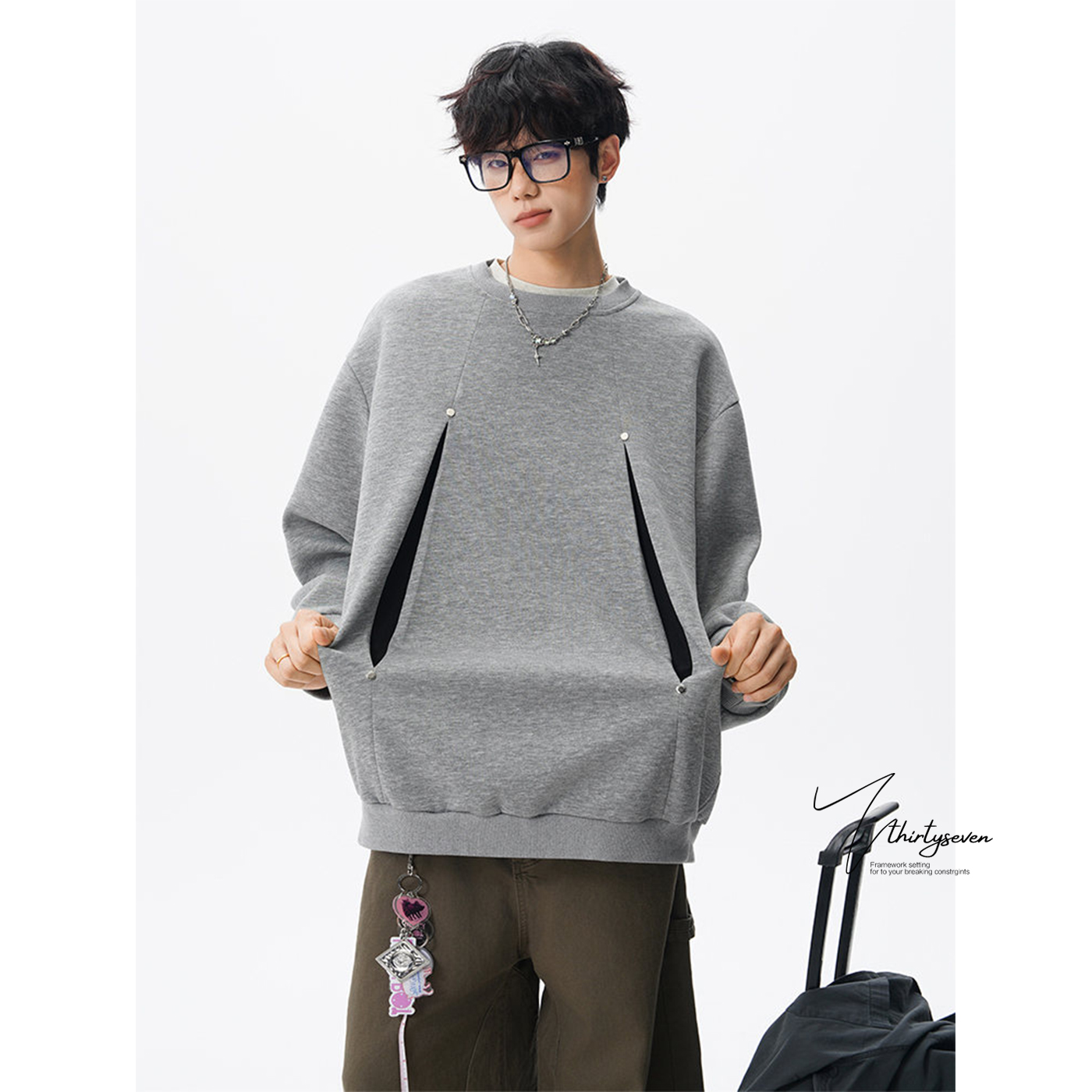 美式切割铆钉圆领卫衣