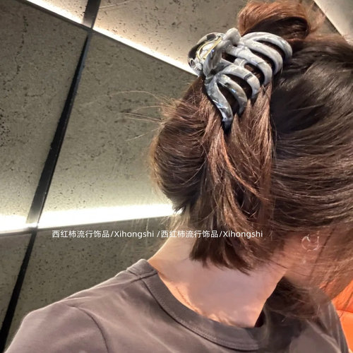 高级感大号抓夹女后脑勺发夹南瓜夹适合发量多鲨鱼夹盘发发饰新款