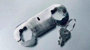 魔术道具拇指枷锁手铐逃脱术Thumb Cuffs互动拇指扣手指锁搞笑