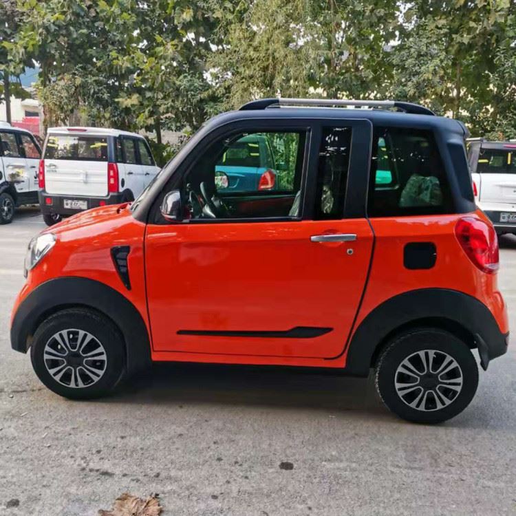 全封闭家用电动四轮车成人代步车老年人油电混合电动汽车