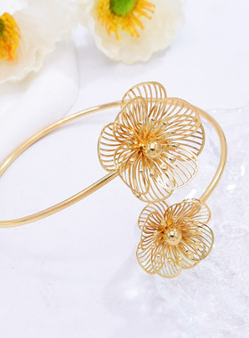 欧美夸张金色镂空立体花朵臂镯
