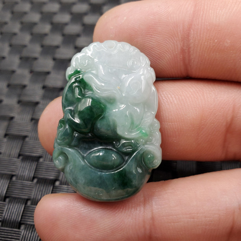 实物拍照天然玉石a货翠玉生肖兔挂件俏色玉石生肖兔吊坠玉兔子