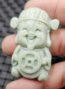 贵州翠人物玉石挂件豆绿色