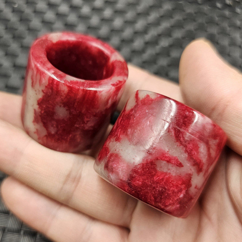 鸡血红玉石扳指加宽大号岫玉扳指枚红色玉扳指男女同款指环玉手饰