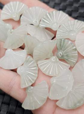 天山翠扇子玉石挂件翠绿飘花