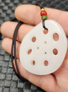 新疆和田白玉莲菜玉石挂件