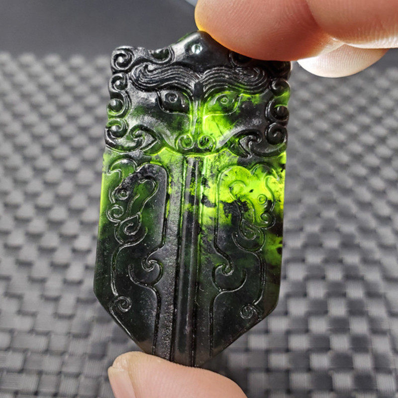 精美天然玉石新疆墨玉狮子头古币吊坠墨绿蛇纹石玉吊坠玉牌子玉坠