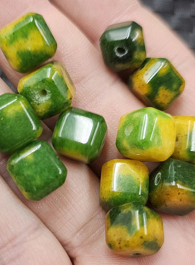 黄斐绿色方形路路通玉石散珠