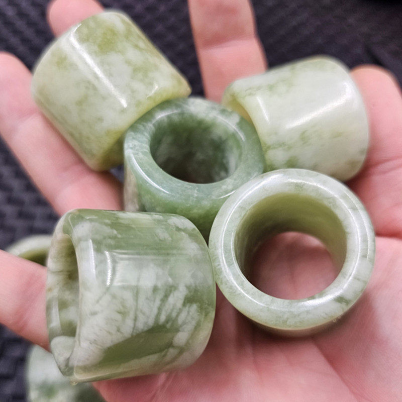 姜花岫玉大号玉石扳指翠绿色岫玉扳指男女通孔指环玉扳指玉手饰