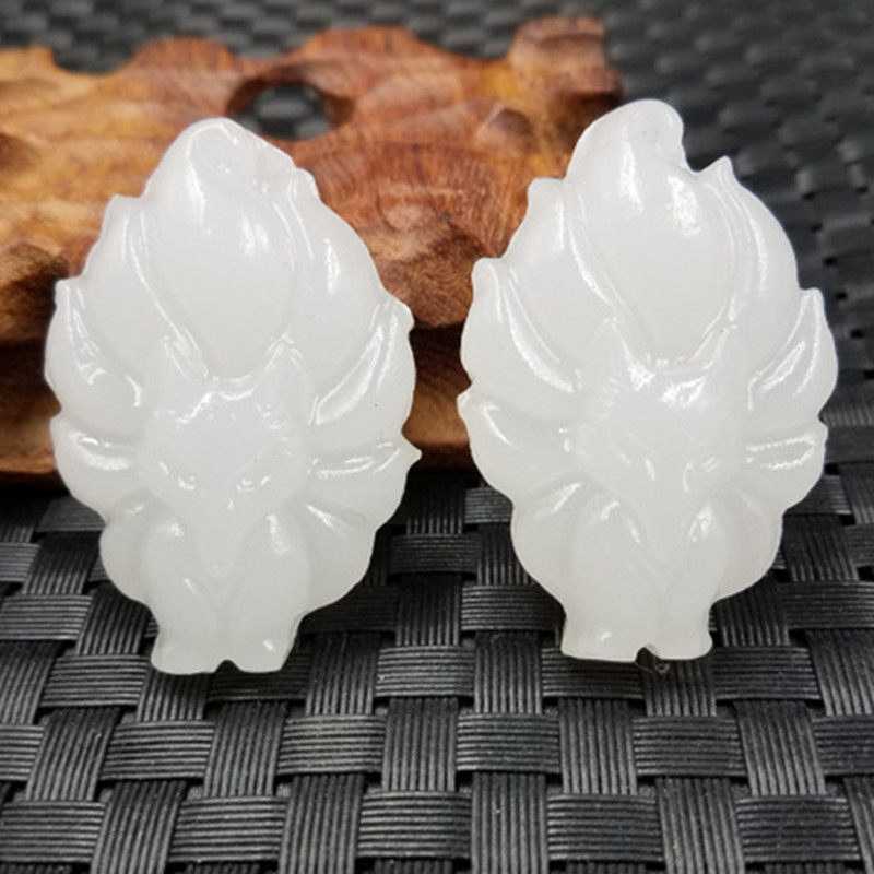 高档精美天然玉石a货新疆和田玉白玉九尾狐挂件方解石玉狐狸吊坠