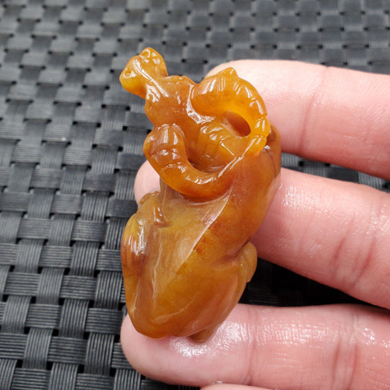 新款天然玉石黄龙玉生肖牛挂件手工雕刻立体生肖牛吊坠玉石牛玉坠