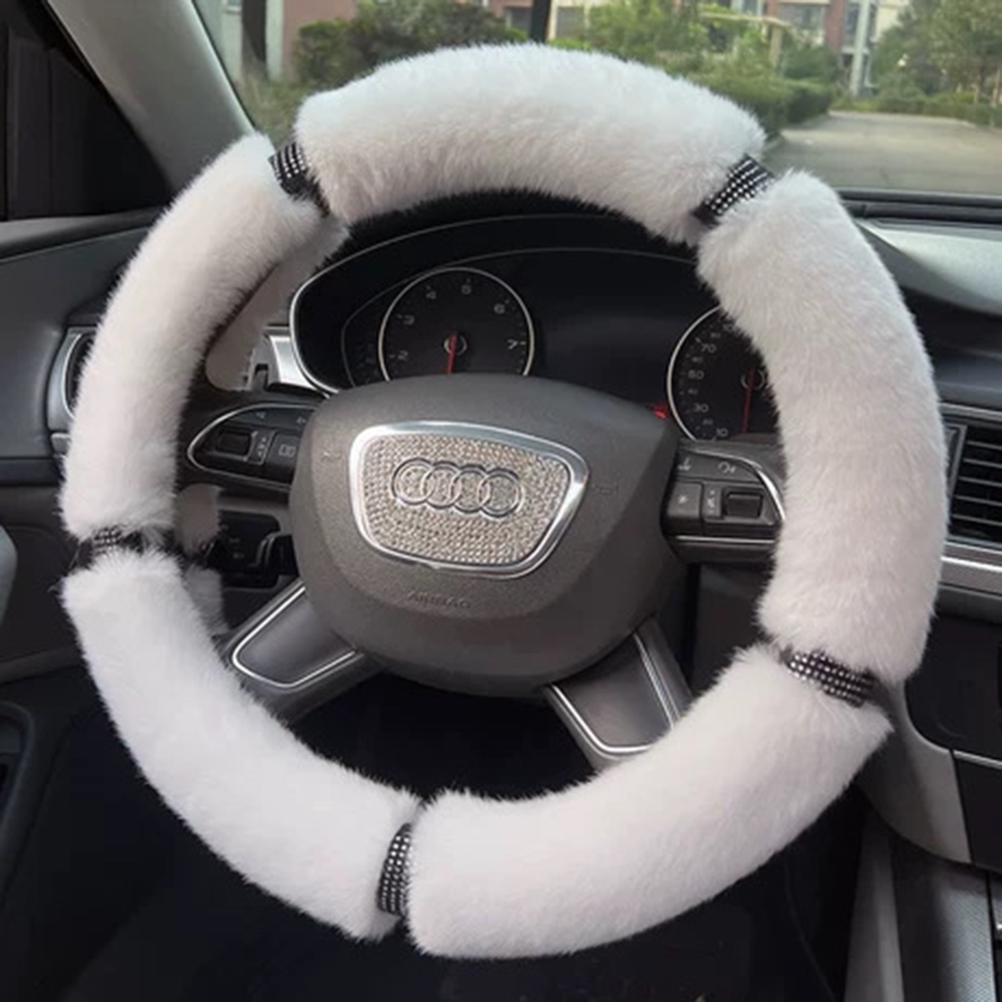 汽车方向盘套女韩国可爱短毛绒冬季保暖烫钻防滑不掉毛通用型把套