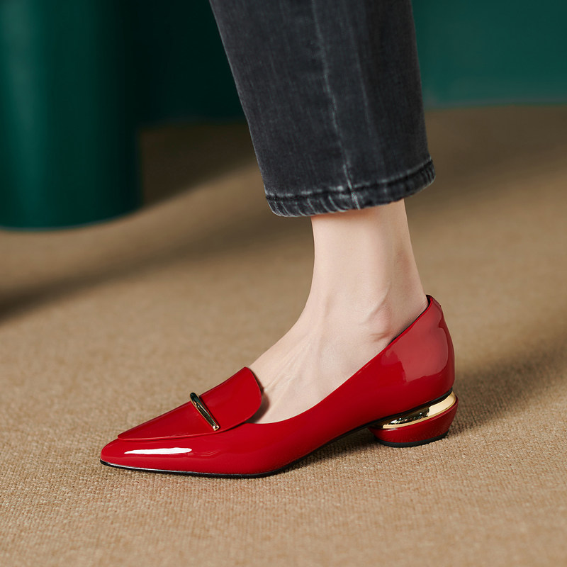 单鞋女2025春夏季新款真皮尖头中跟红色女式粗跟英伦风皮鞋瓢鞋子