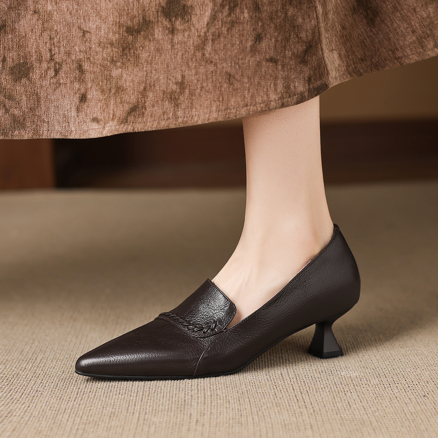 法式复古风春秋季新款深口单鞋女真皮尖头细跟皮鞋中跟软皮工作鞋,女鞋,深口单鞋,淘宝优惠券,粉丝福利购,淘宝优惠卷