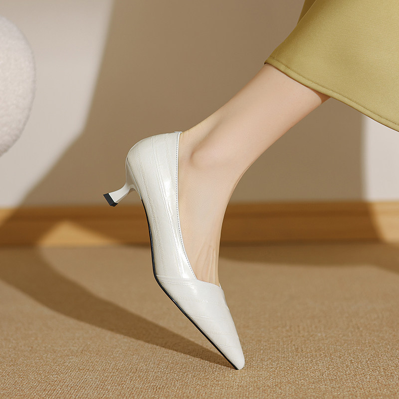 2026夏季新款真皮尖头米白色中跟单鞋细跟高跟鞋女鞋低跟黑色皮鞋